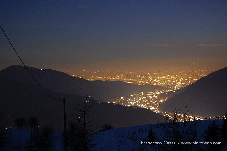 16 Il paesaggio ormai diventato notturno.jpg